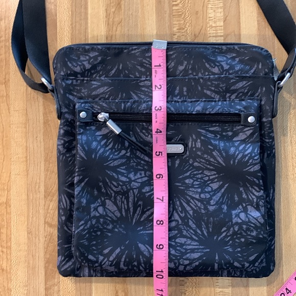 NWOT Baggallini Go Bagg in Onyx Floral - Picture 9 of 9